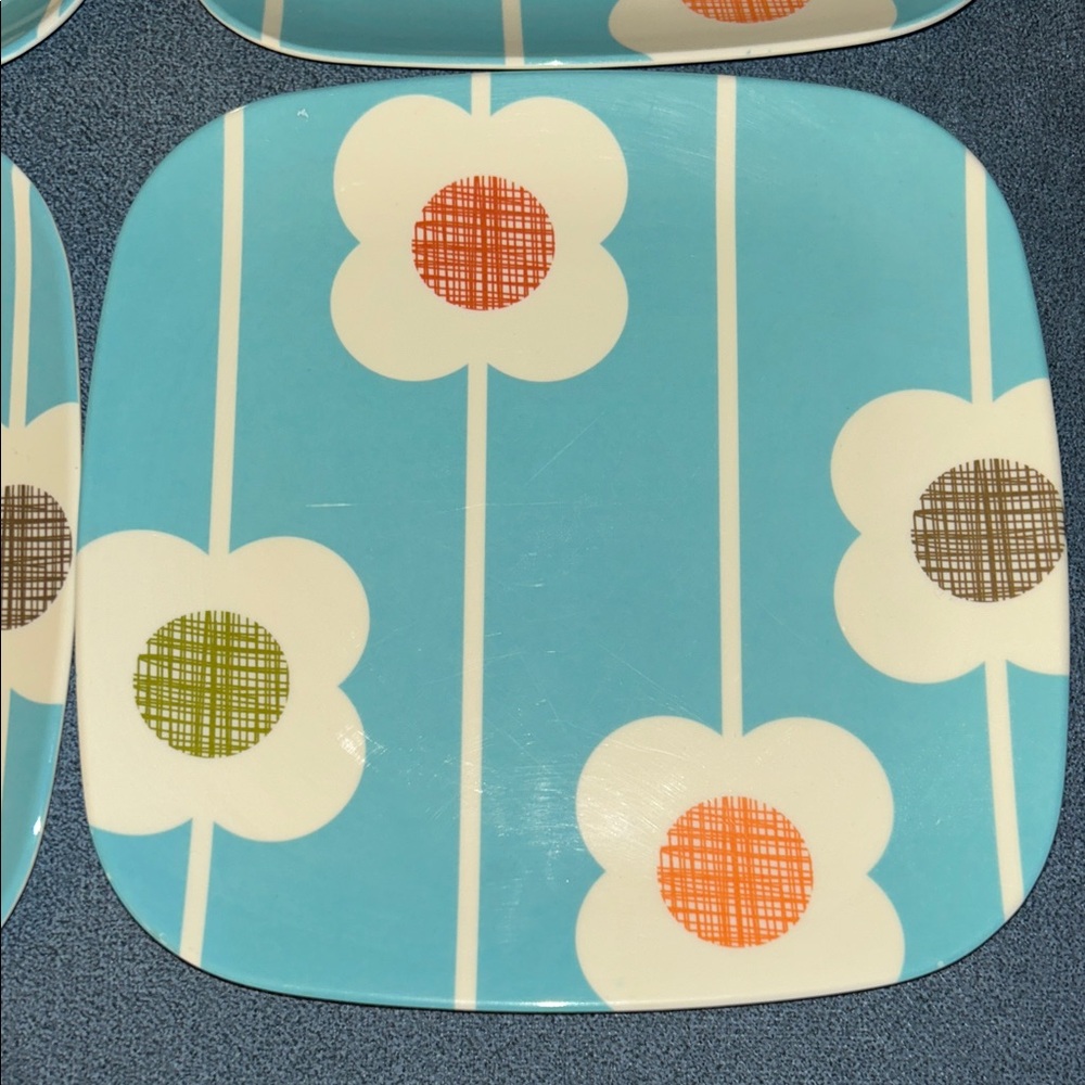 Orla Kiely Blue Floral Dinnerware Set of 4 melamine plates - Picture 3 of 15